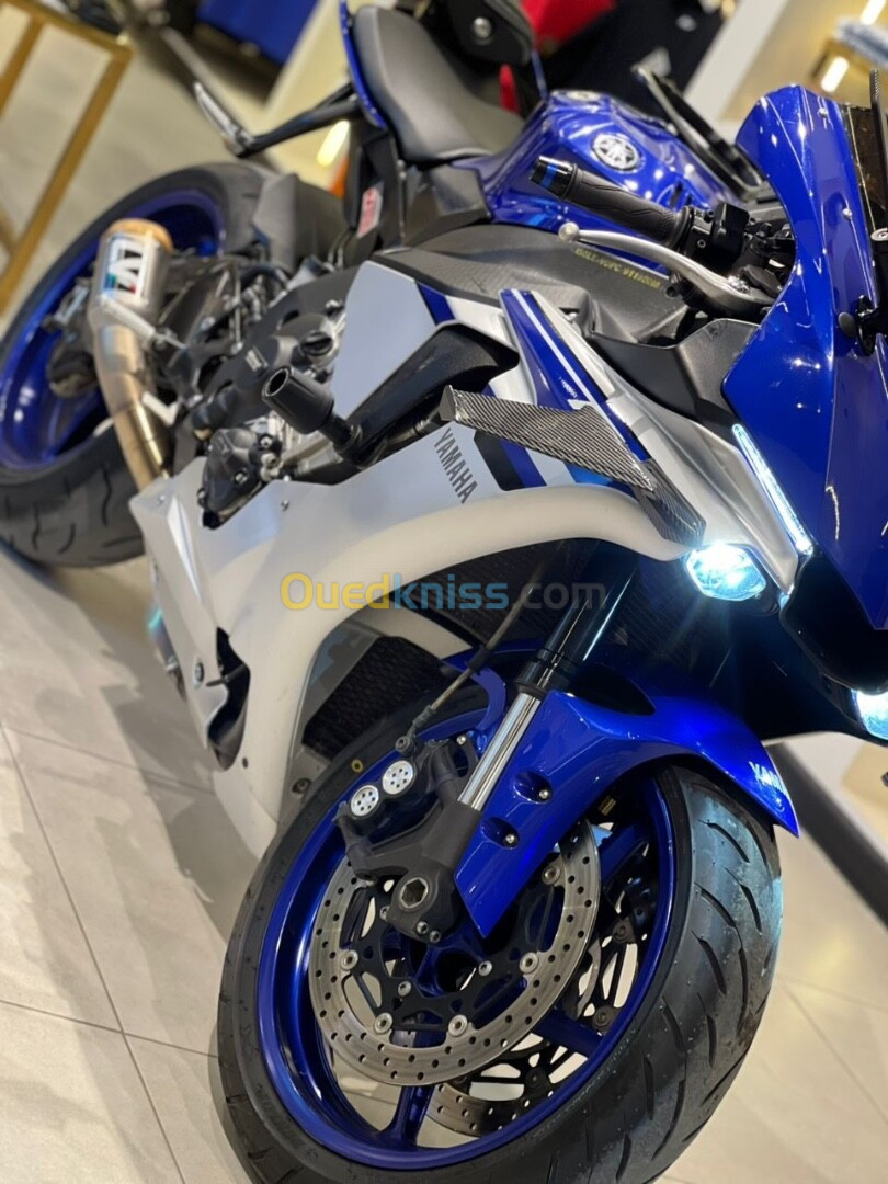 Yamaha R1 2016