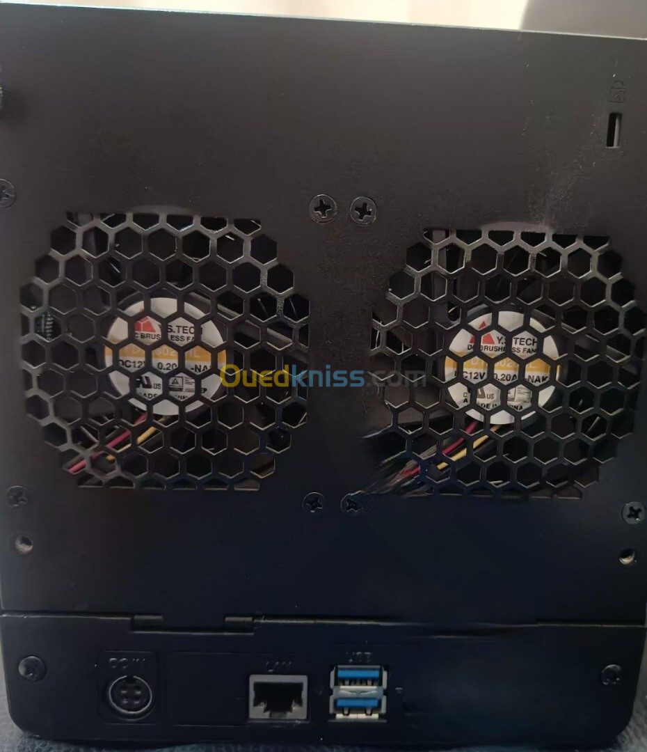 Serveur NAS Synology DiskStation DS418J 4 baies