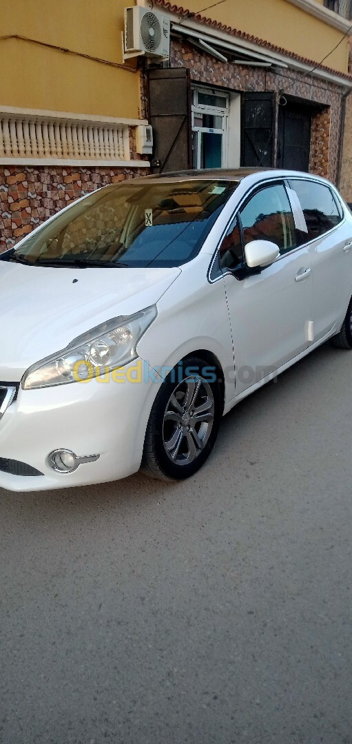 Peugeot 208 2014 Allure