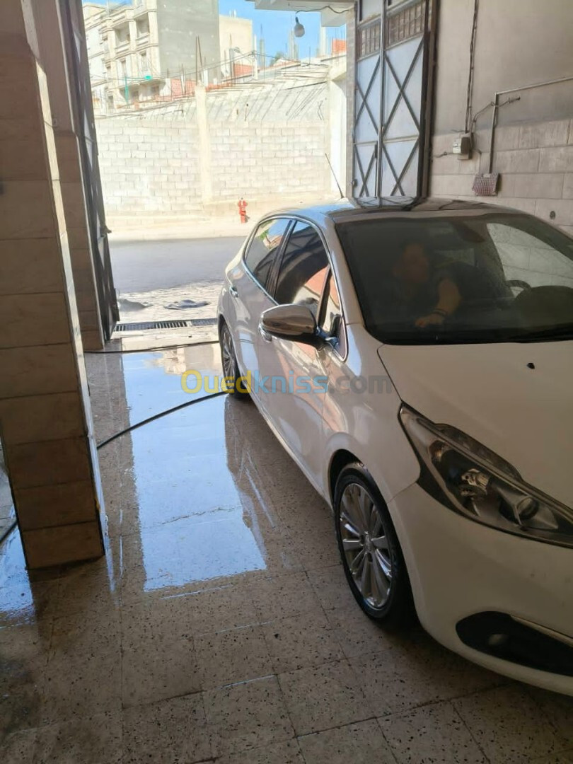 Peugeot 208 2015 Allure