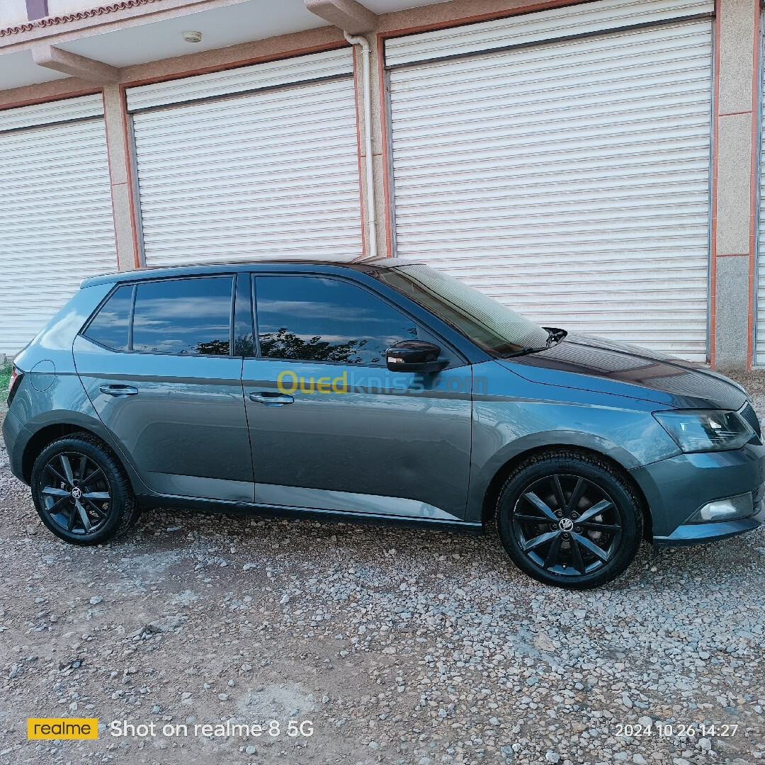 Skoda Fabia 2017 Style (avec toit panoramique)