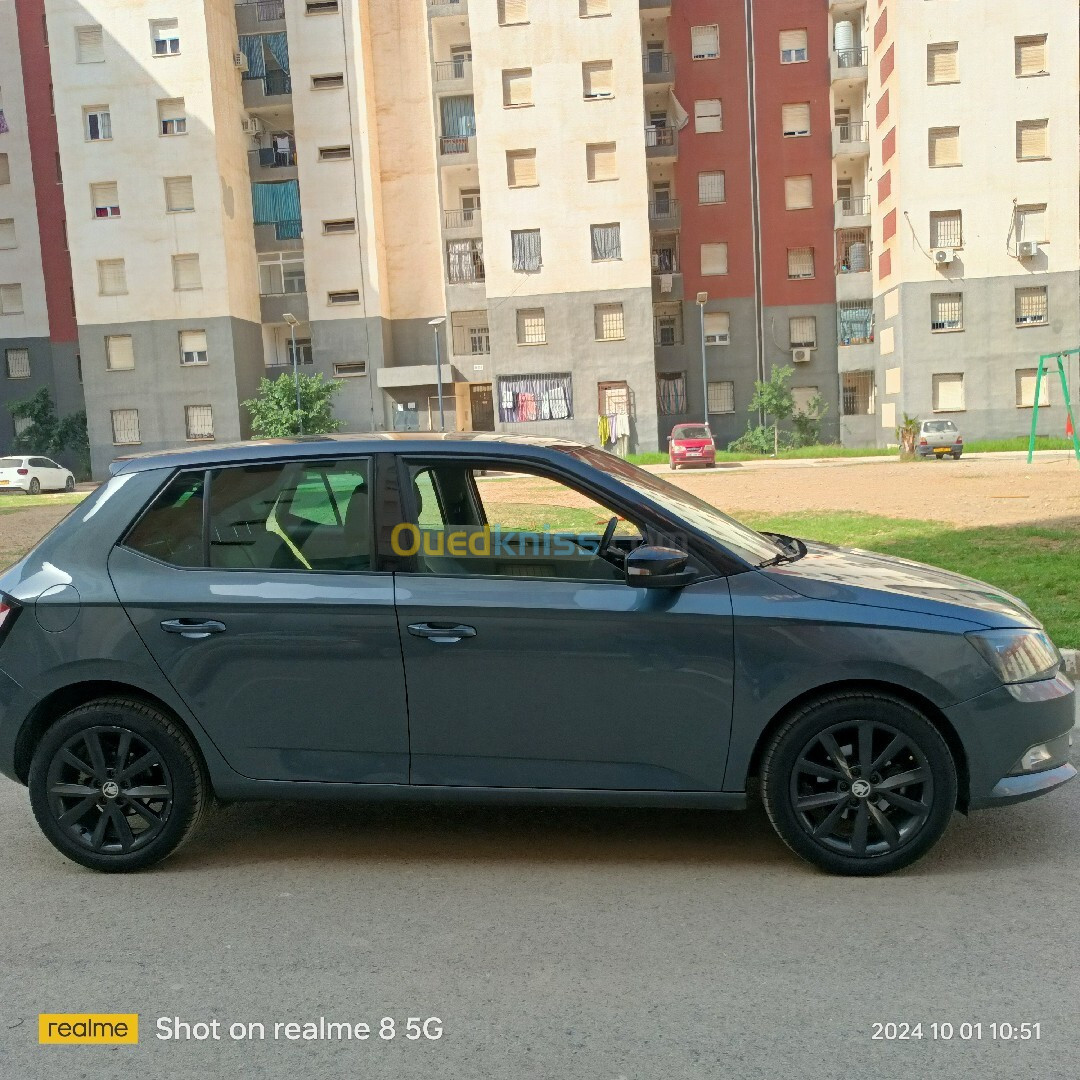 Skoda Fabia 2017 Style (avec toit panoramique)