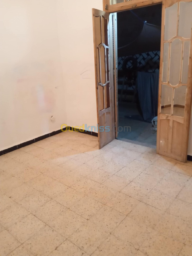 Location Niveau De Villa F4 Alger Les eucalyptus