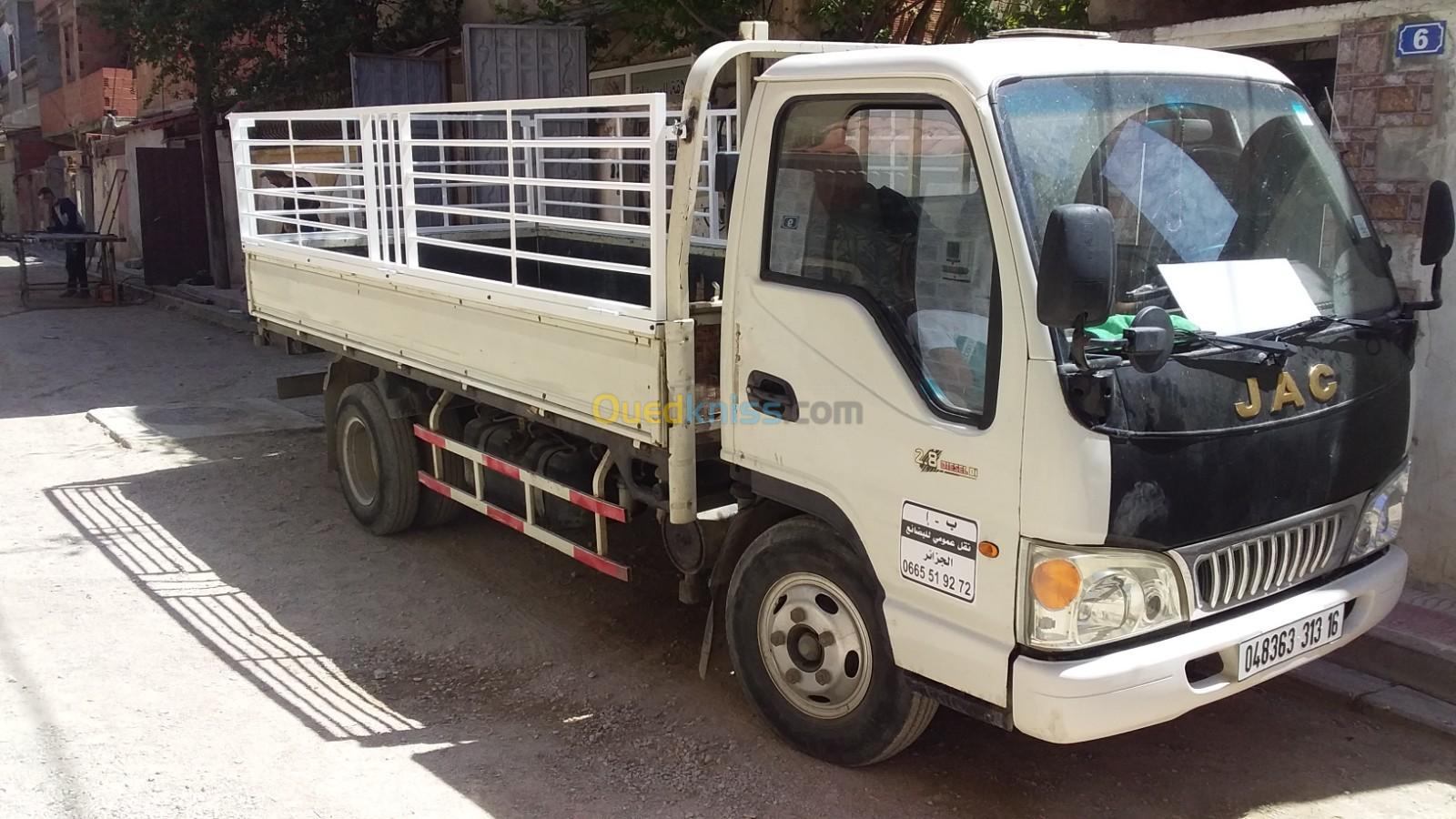 Camion de Transport des marchandises et déménagemen