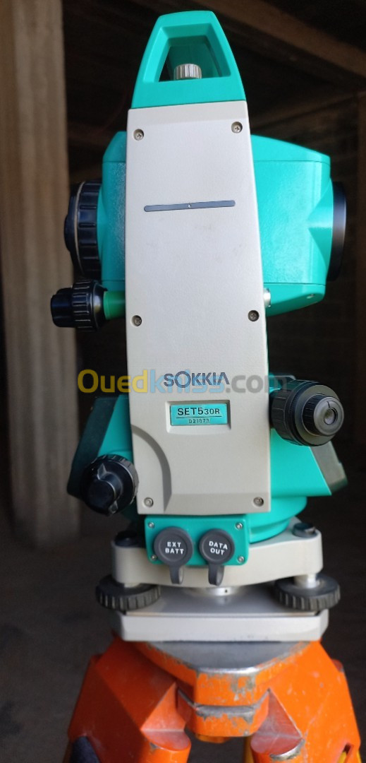 Total station sokkia set530R avec laser et double écran 