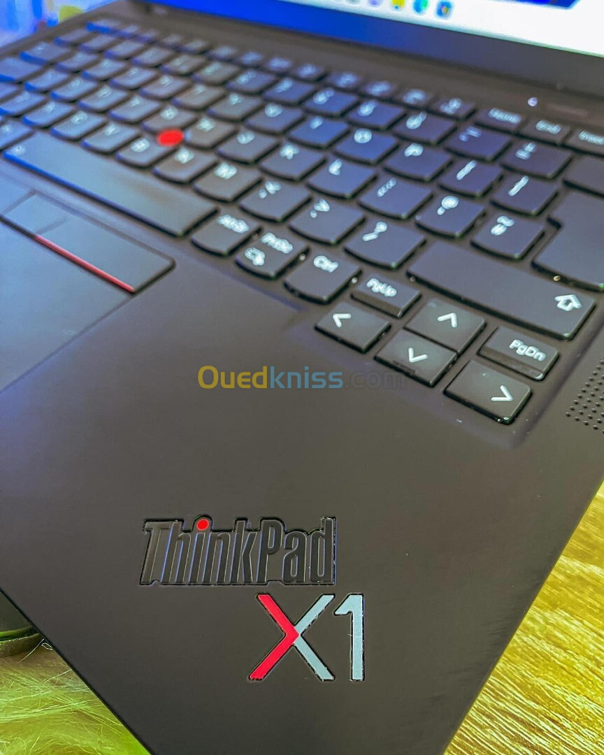 THINKPAD X1 CARBONE GEN 11/INTEL I7-1355U EVO/16GB DDR5  6400MHZ/disk  512 gb ssd/ecran 14 IPS 2k 