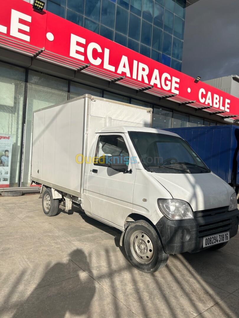 Camion contenaire À vendre