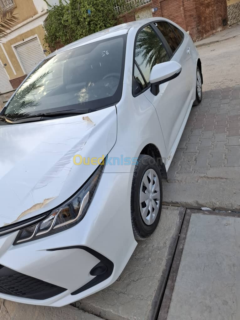 Toyota Corola 2023 1.6 libiya o safiya gart gris algerian