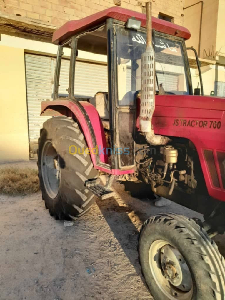 Js Tractor 700 2015