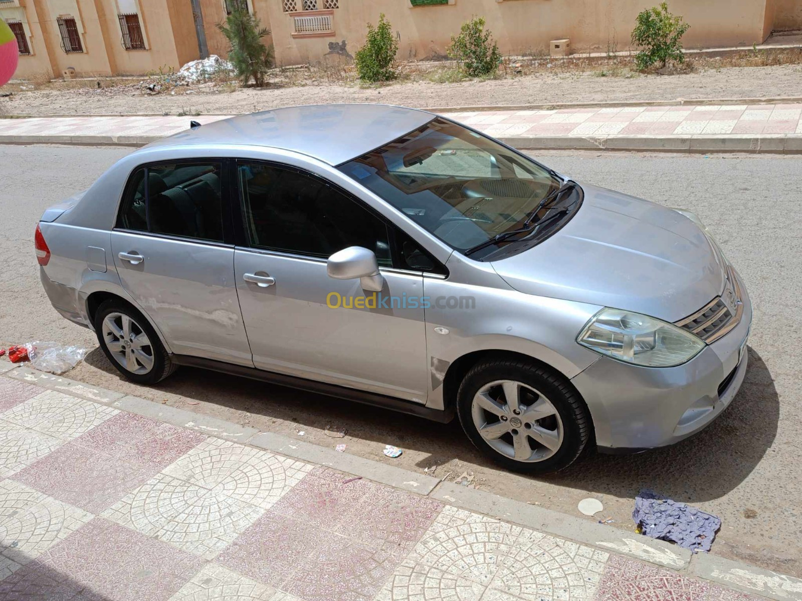 Nissan Tiida 4 portes 2010 Tiida 4 portes