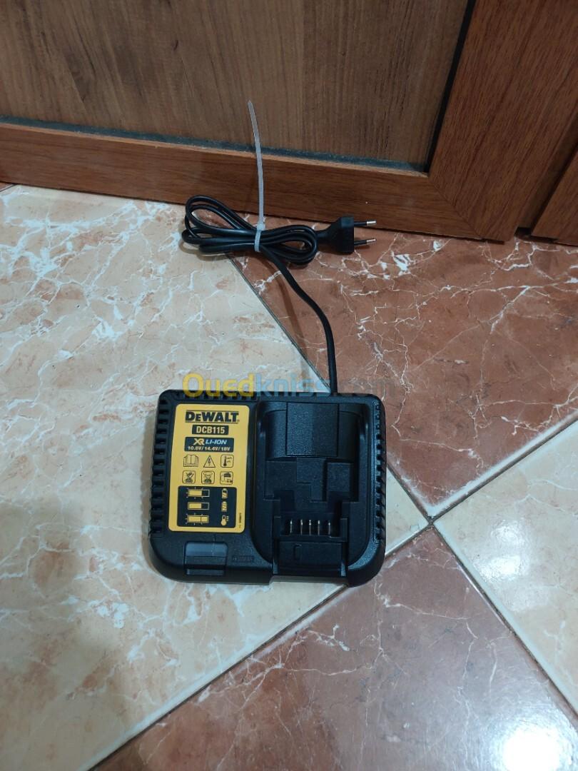 Chargeur Dewalt DCB115 