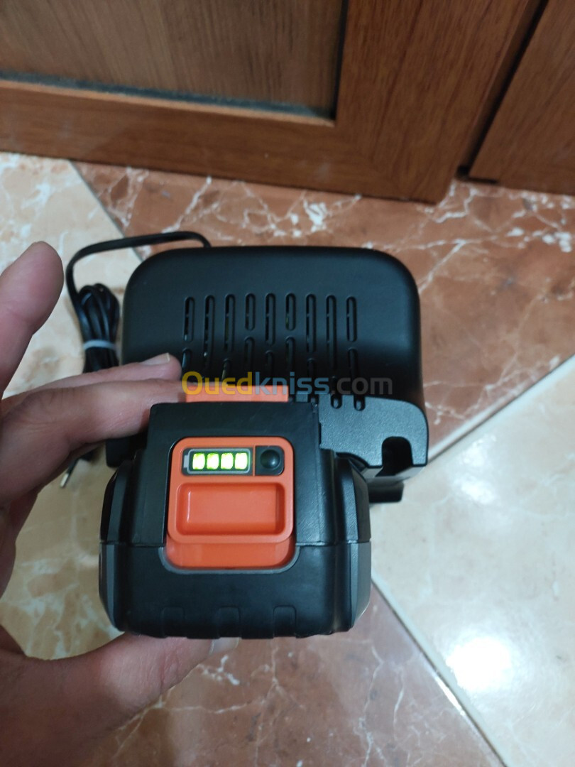 Chargeur + 2 Batteries Black&Decker 36v