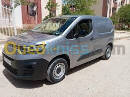 Fiat DOBLO 2024 GRISE