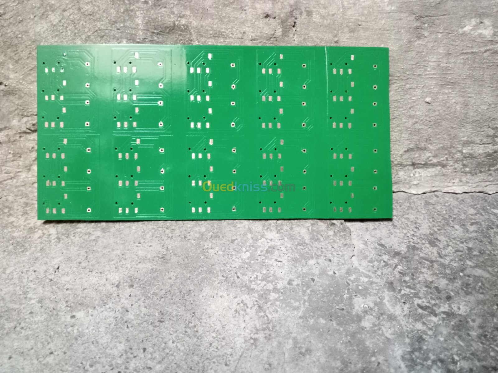 تصميم وصناعة اللوحات المطبوعة PCB