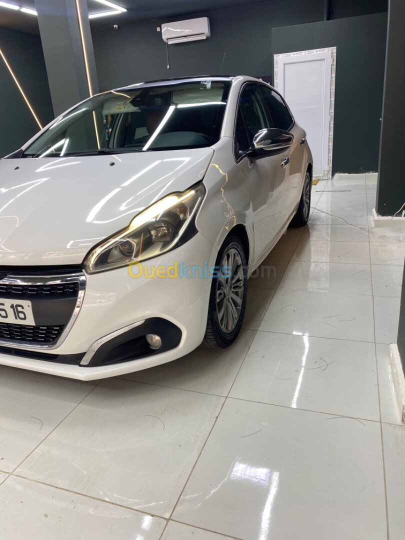 Peugeot 208 2015 Allure Facelift