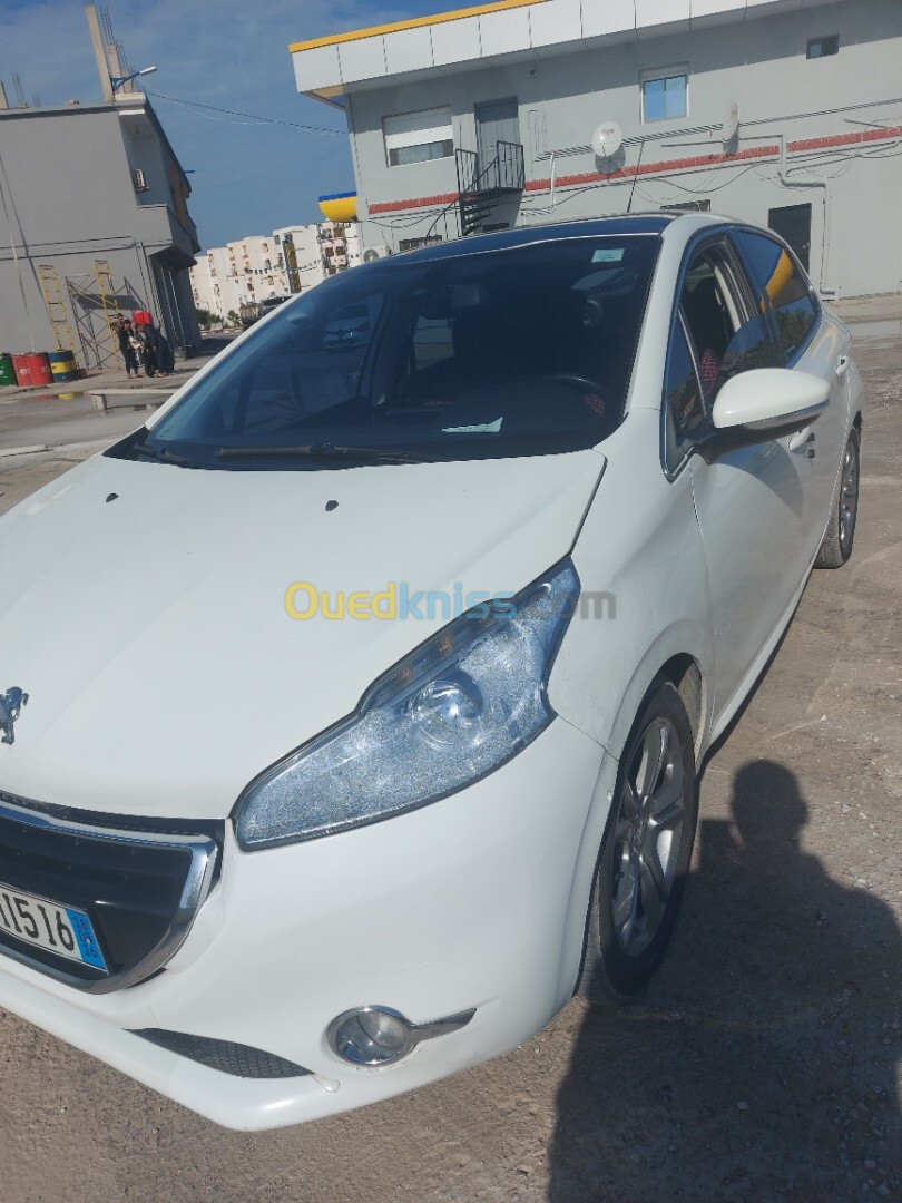 Peugeot 208 2015 Allure