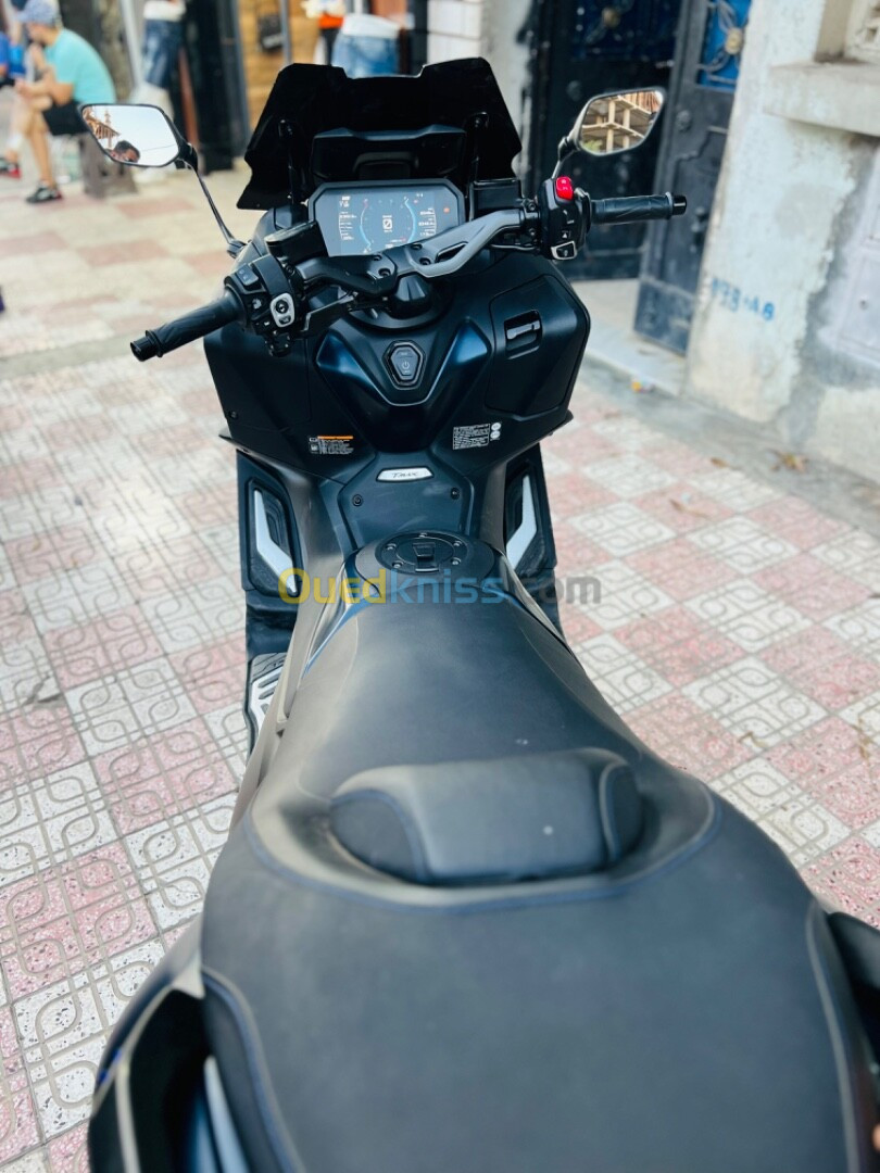 Yamaha T max 562 2022