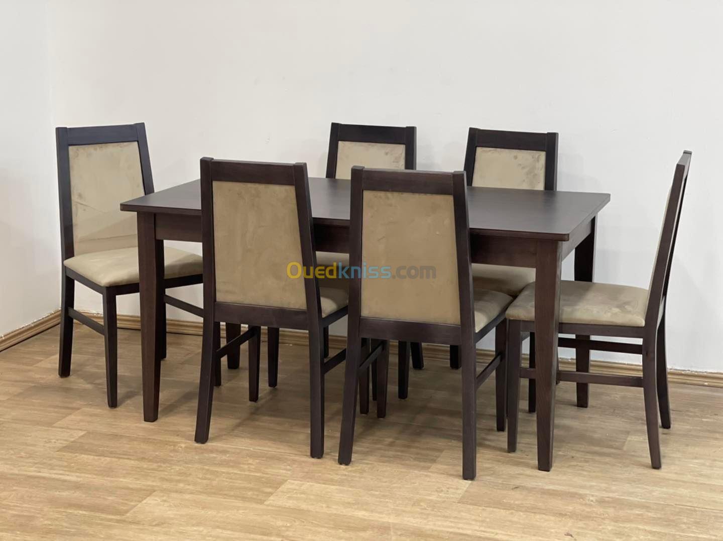 TABLE & Chaises Restaurant /Cafeteria /Maison