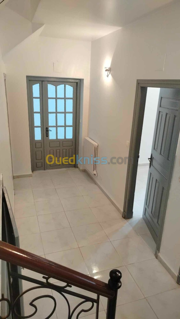 Location Niveau De Villa F4 Alger Hydra