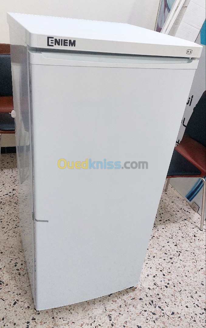 Réfrigérateur Eniem 240 L ثلاجة