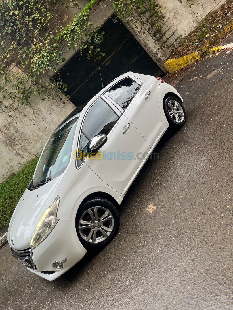 Peugeot 208 2015 Allure