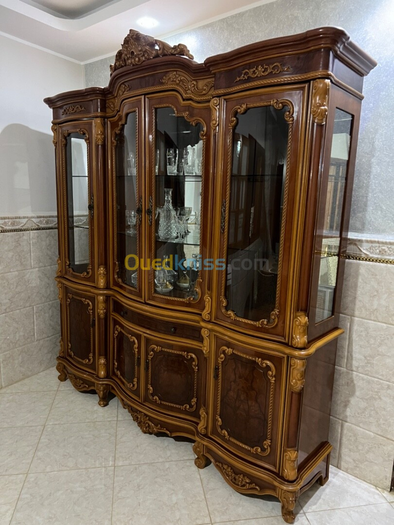 Armoire vitrée en très bon état 