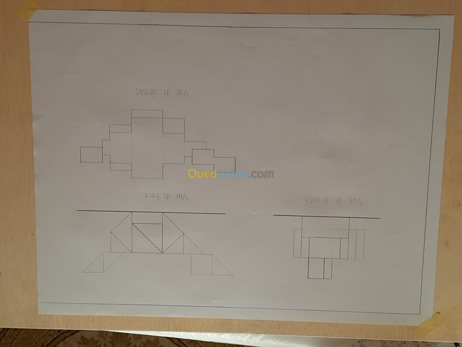 À vendre  : Table à dessin et d'Architecte avec des outils de dessin.