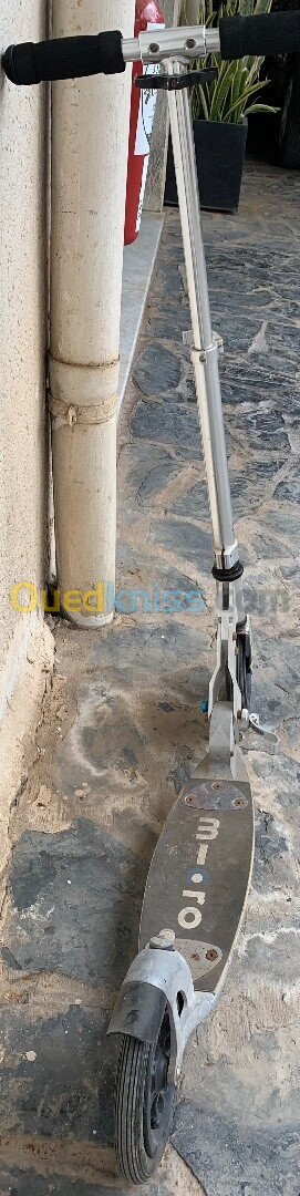 Trottinette pour enfants de 8 à 12 ans سكوتر للأطفال من 8 إلى 12 سنة