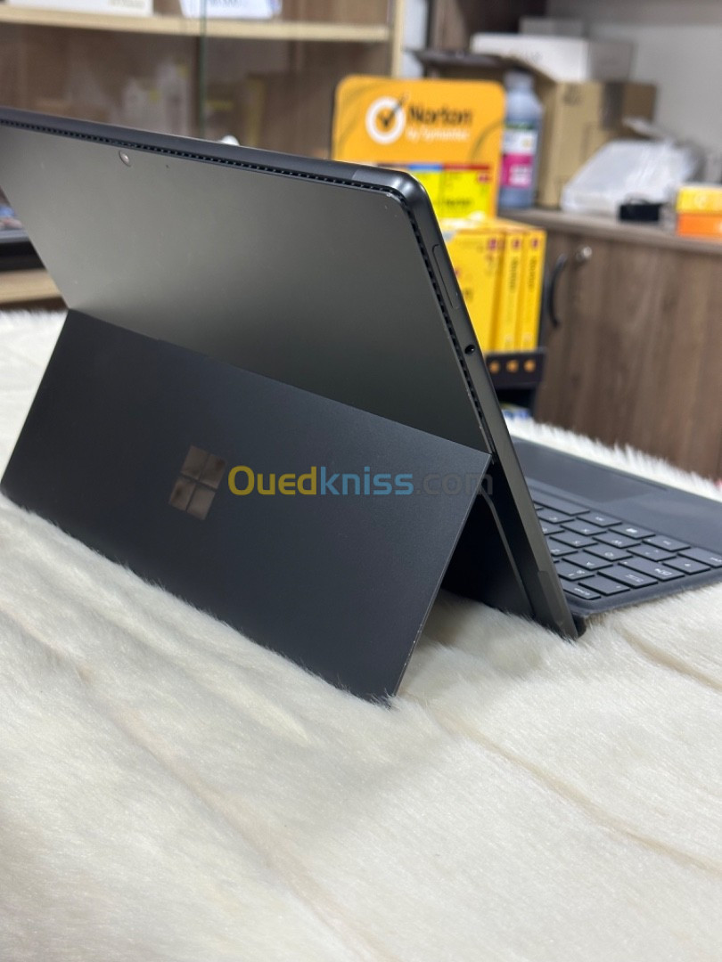 SURFACE PRO 8 BLACK I5 1135G7 8GO 256GO SSD NVME 