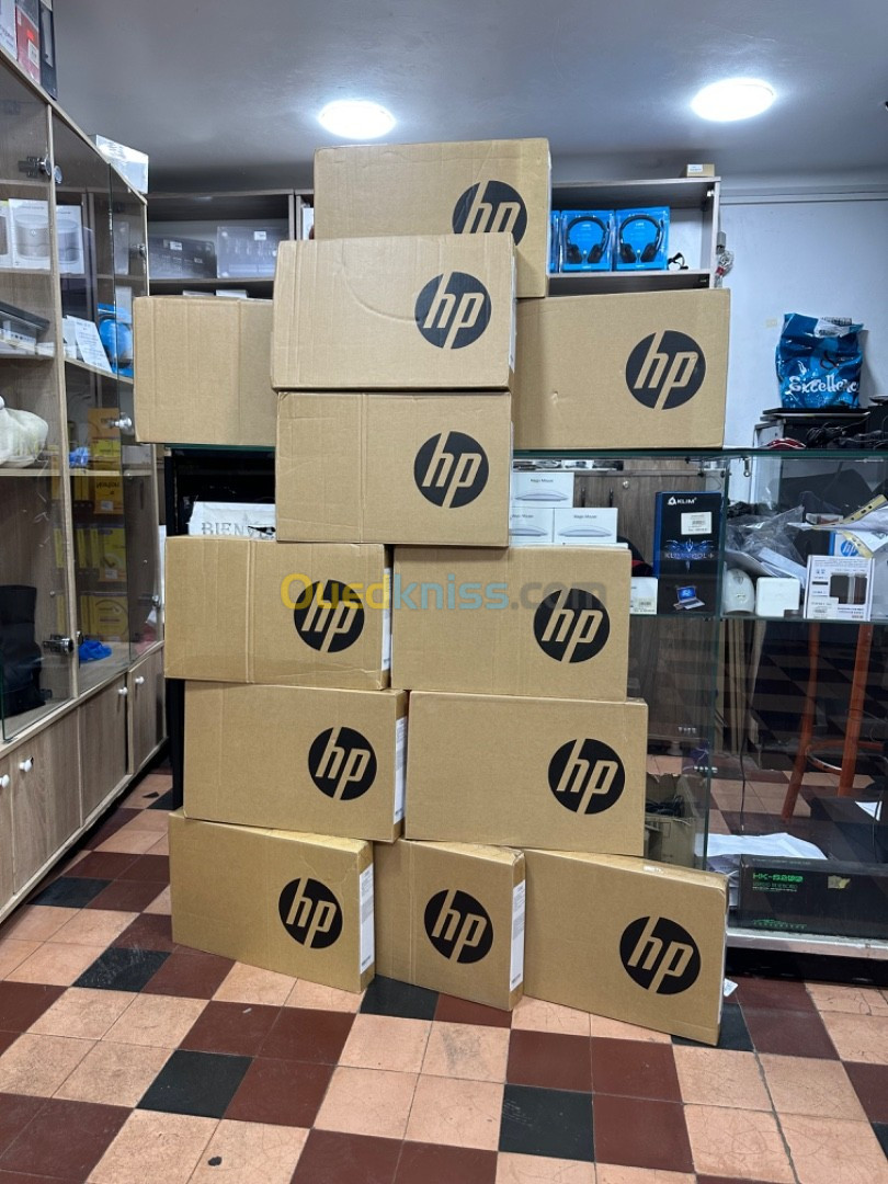 HP LAPTOP 15 FC0030NQ AMD RYZEN 3 7320U 8GO DDR5 512GO SSD NEUF SOUS EMBALLAGE 