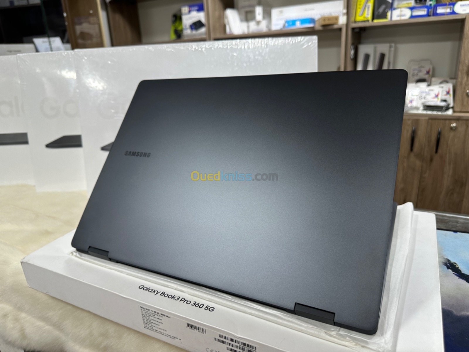 SAMSUNG GALAXY BOOK 3 PRO 360 5G I5 1340P 8GO DDR5 256GO SSD NEUF