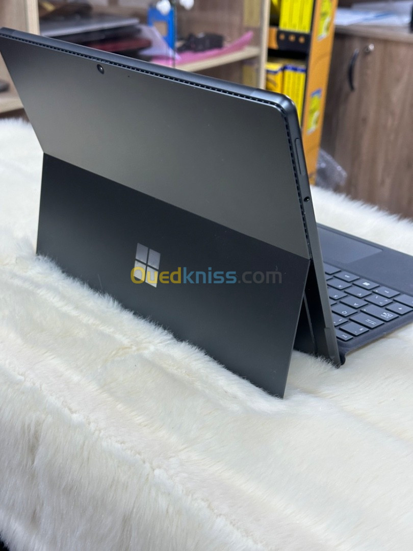 SURFACE PRO 8 BLACK I5 1135G7 8GO 256GO SSD 