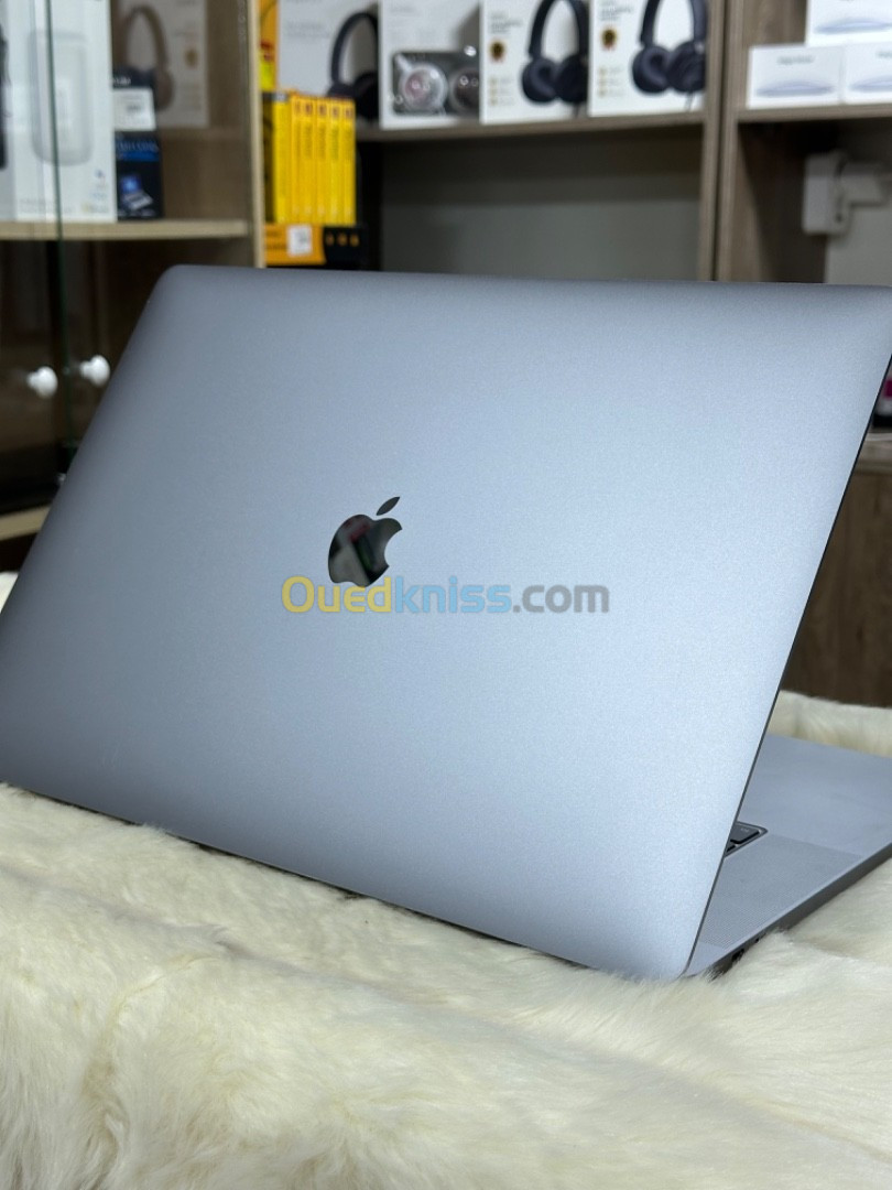 MACBOOK PRO RETINA 16 TOUCHBAR 2019 I9 2.3GHZ 16GO 1TO SSD AMD RADEON PRO 5500M 4GO CYCLE 276