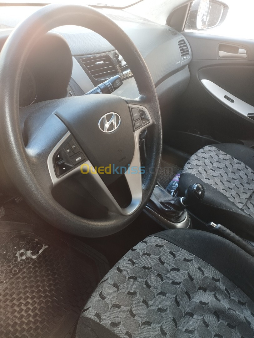 Hyundai Accent RB  4 portes 2018 GL DZ