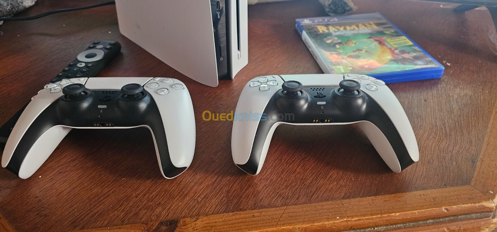 Ps5 neuf slim avec deux manettes et garantie