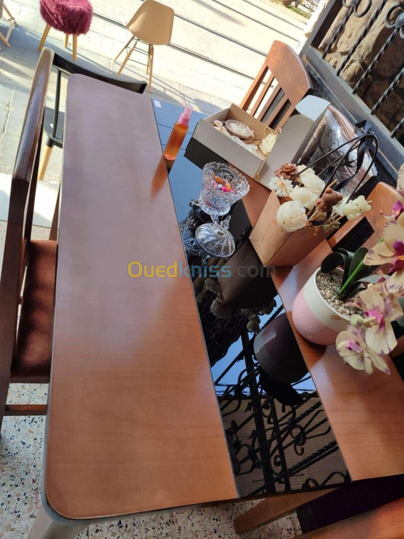 Table salle a manger /cuisine 4 et 6 chaises 