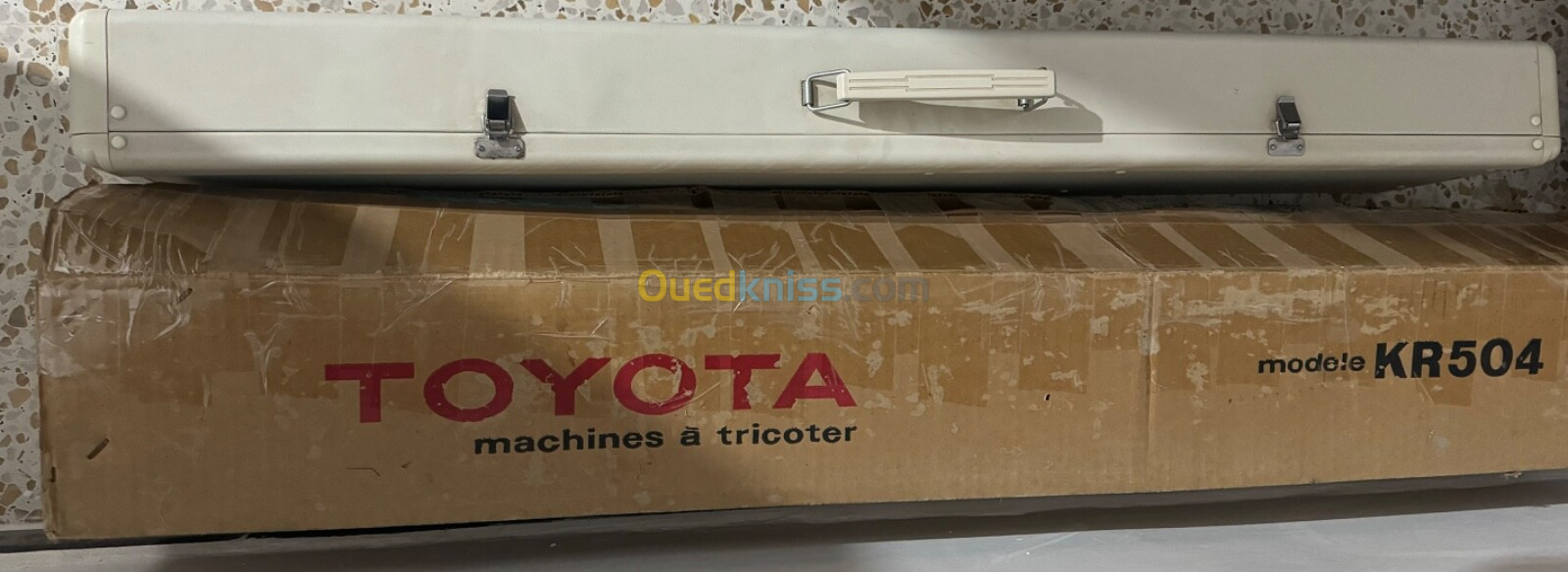 Machine à tricoter toyota KR504