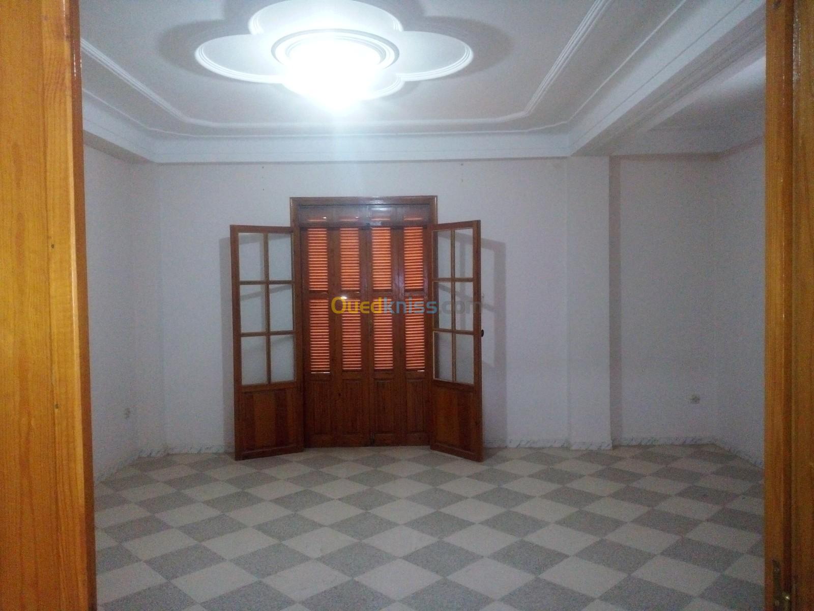 Rent Villa floor F4 Algiers Souidania