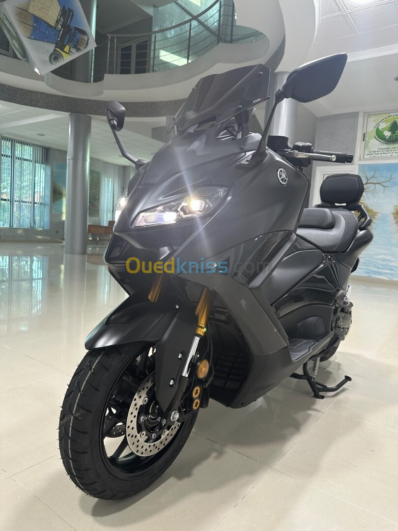 Yamaha Tmax 2024