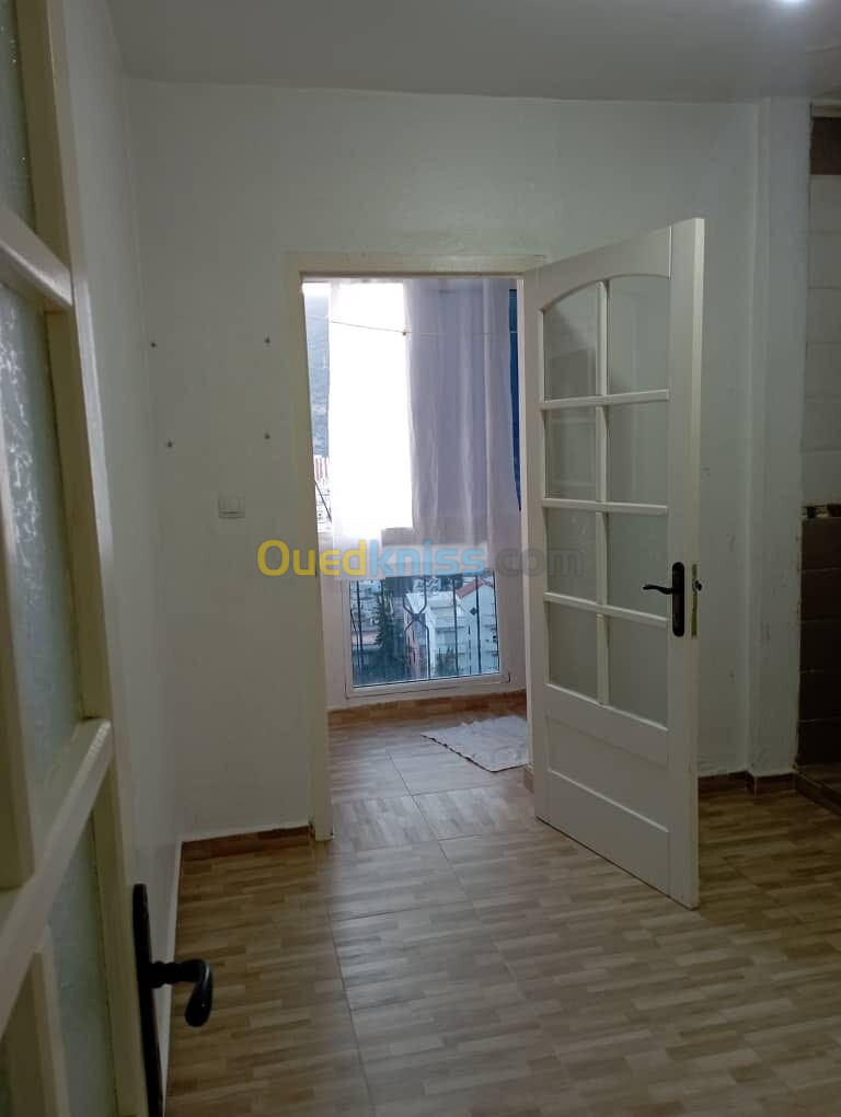 Location Appartement F4 Annaba Annaba