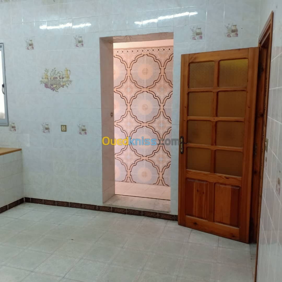 Location Appartement F5 Annaba 