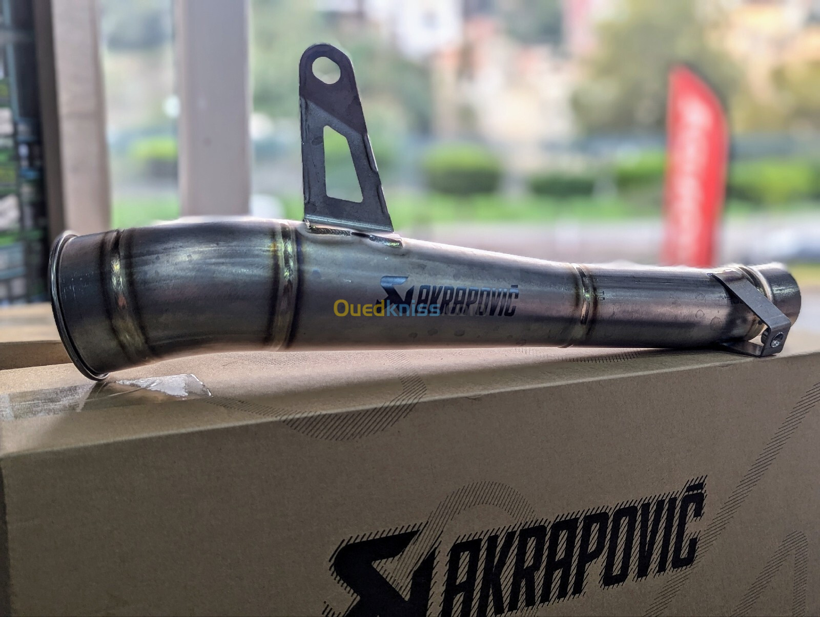 Echappement akrapovic moto suzuki 