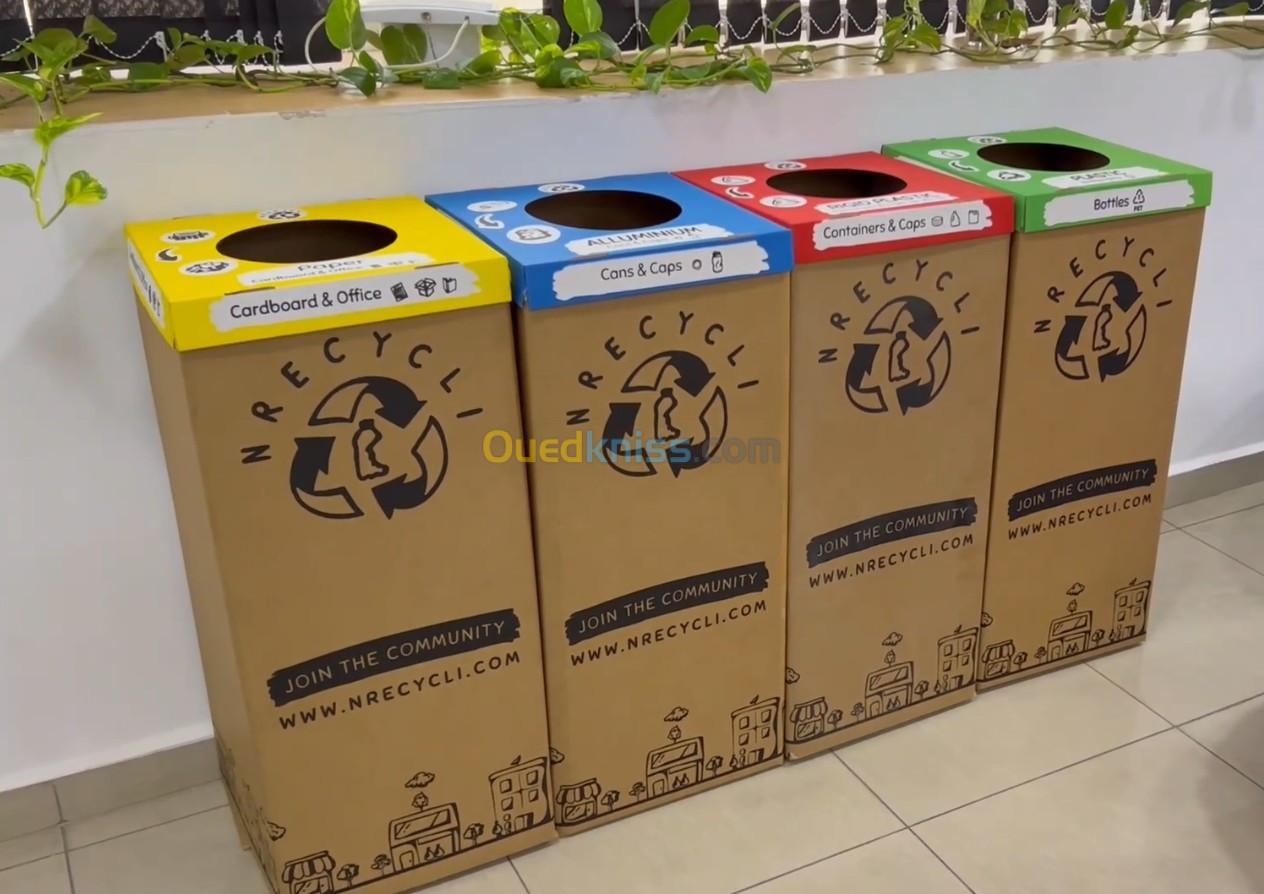 Poubelle de recyclage et tri sélectif en carton pour plastique