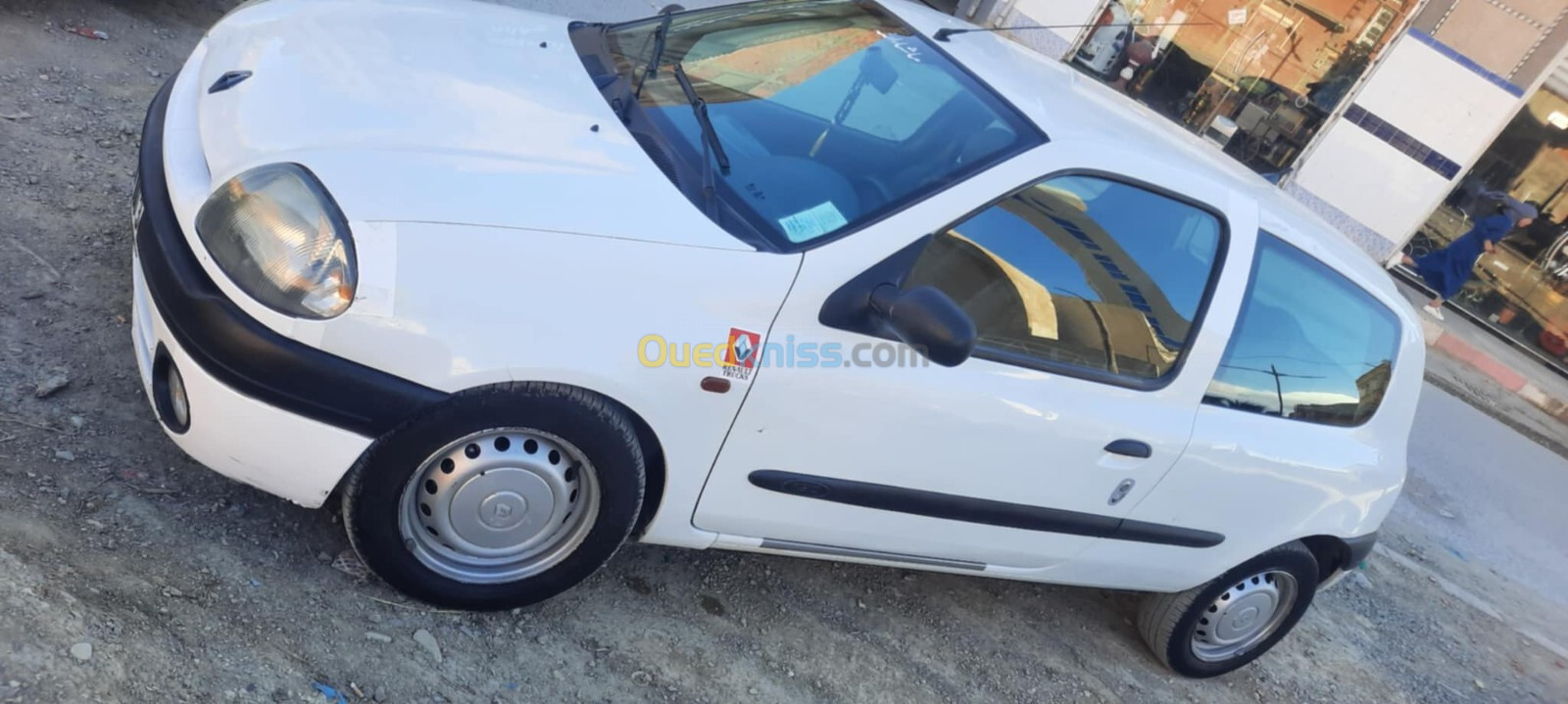 Renault Clio 2 2000 دبزة