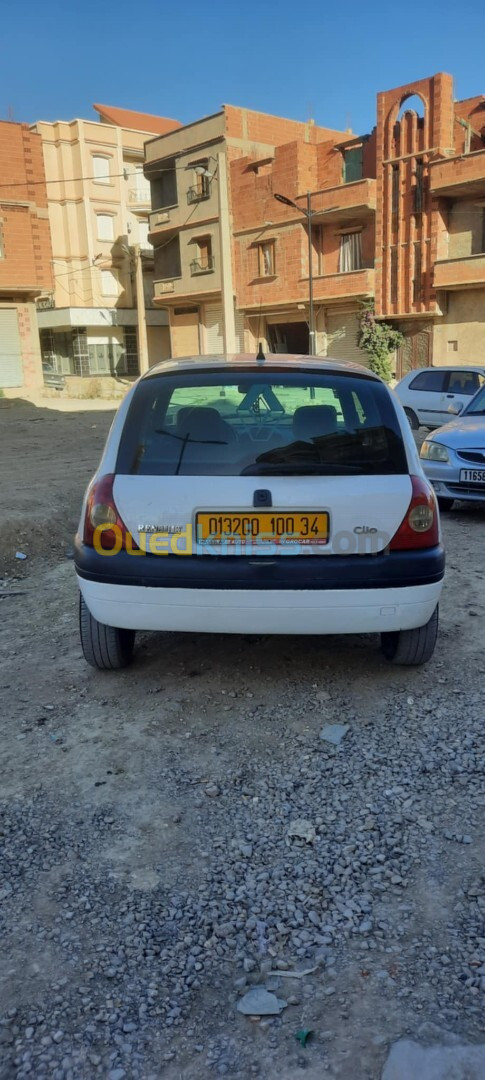 Renault Clio 2 2000 دبزة