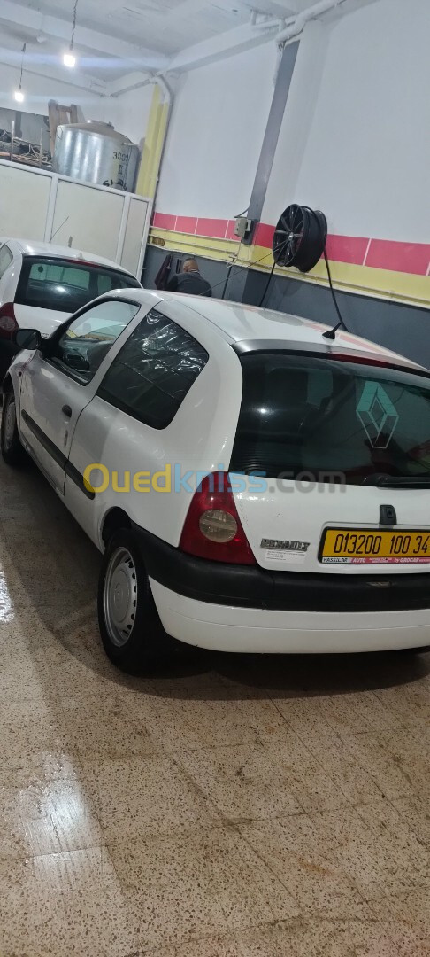 Renault Clio 2 2000 دبزة