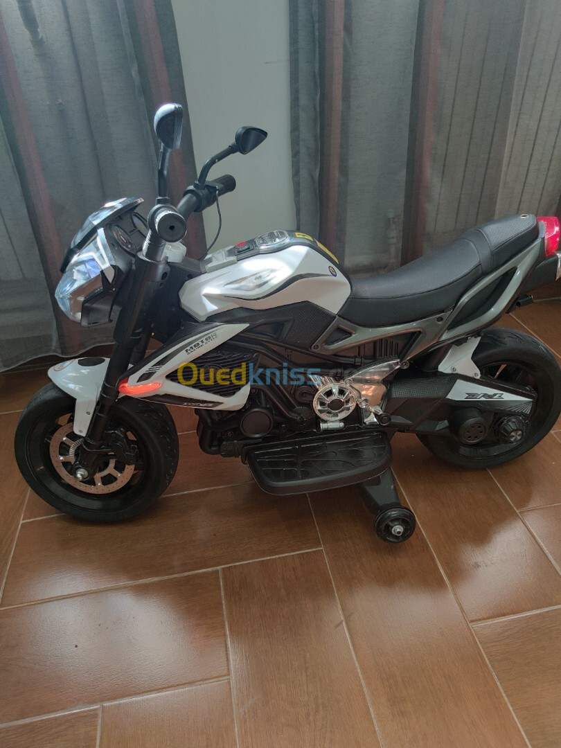 للبيع بباتنة دراجة كهربائية للاطفال Batna a vendre Moto électrique pour enfants