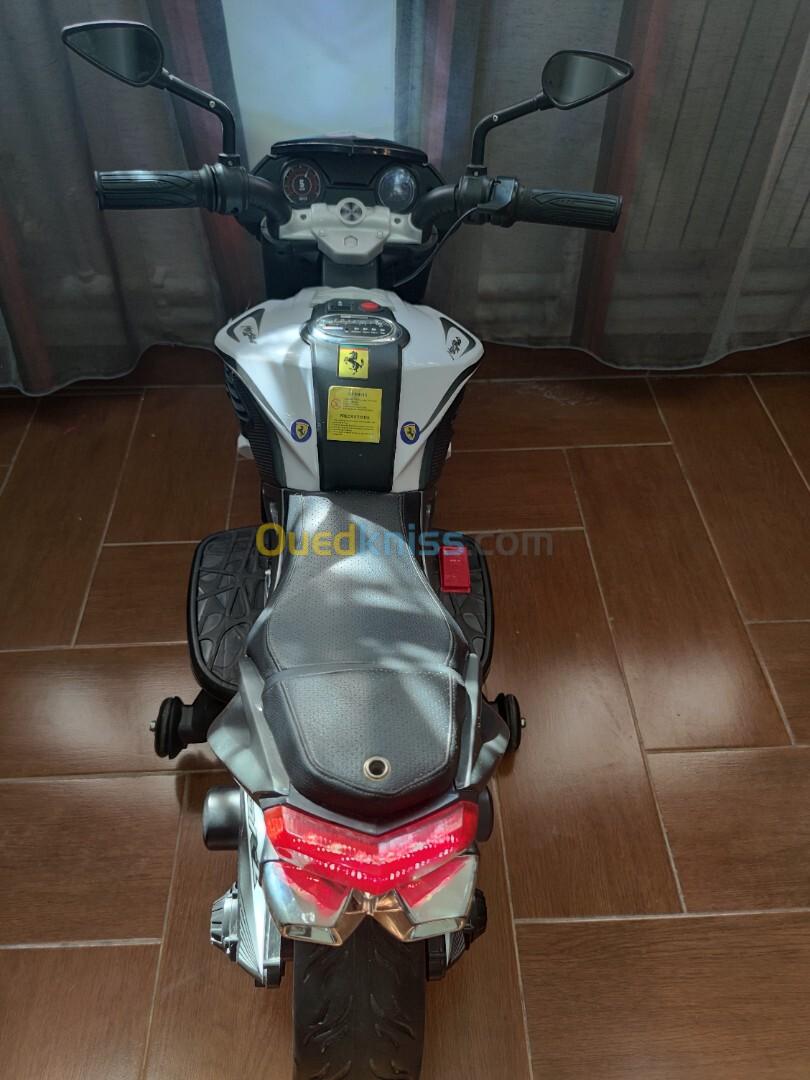 للبيع بباتنة دراجة كهربائية للاطفال Batna a vendre Moto électrique pour enfants