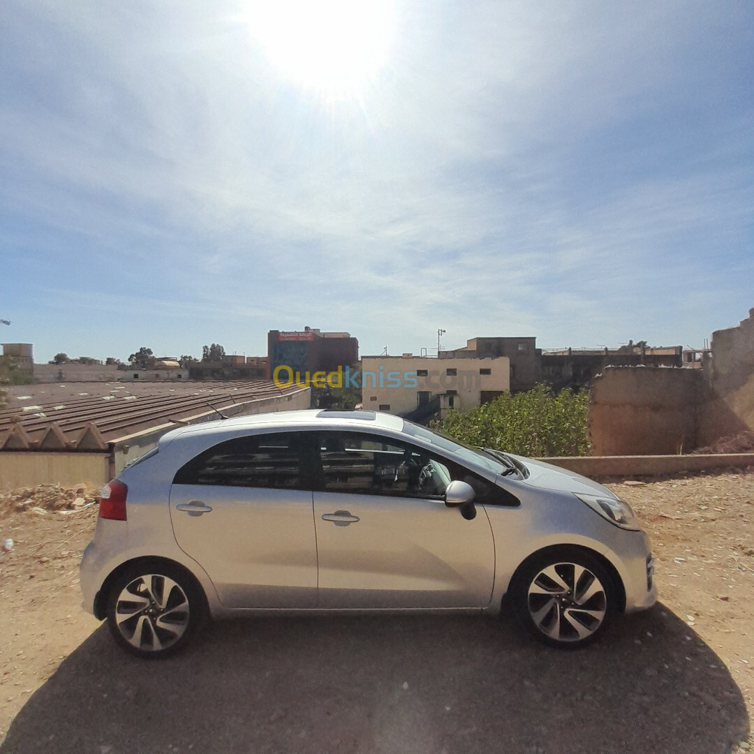 Kia Rio 5 portes 2015 Funny Facelift 