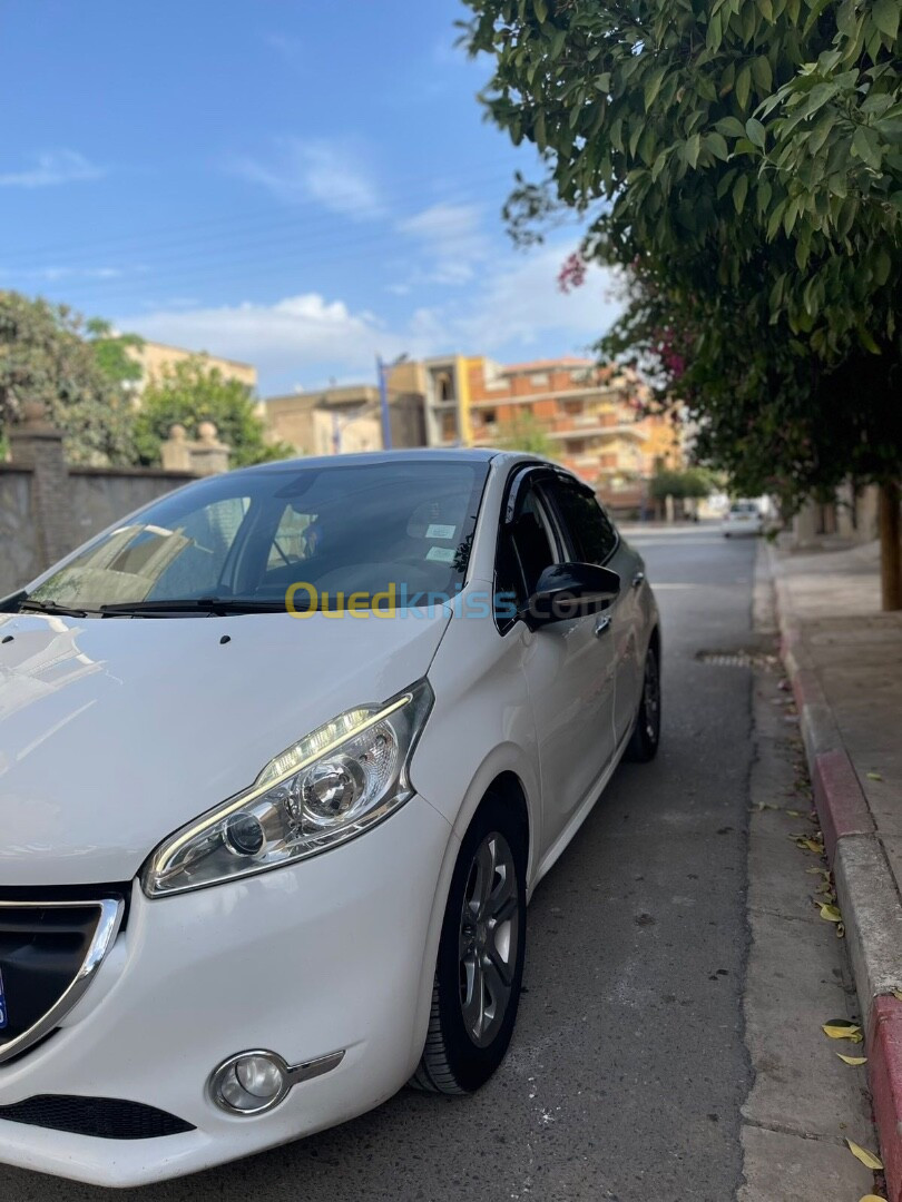 Peugeot 208 2015 Allure